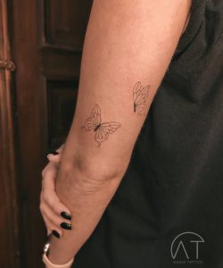 motyle i owady jedne z najmodniejszych tatuaży dla dziewczyn