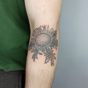 tatuaże damskie przedramię kwiaty