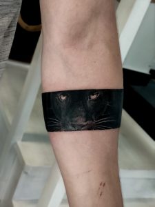 tatuaż opaska realistyczny motyw zwierzęcy