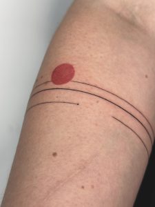 tatuaż opaska motyw minimalistyczny