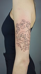 tatuaż kobieta i smok / pies