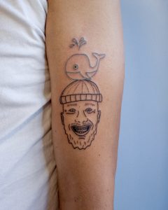 Stylowy tatuaż handpoke
