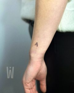 tatuaż litera A