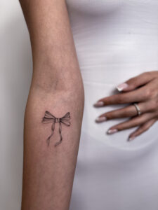 Najmodniejsze małe tatuaże 2026 wzory i inspiracje 48 Img 2470